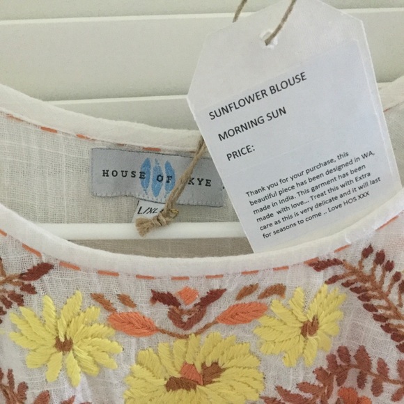 ⛔️SOLD⛔️🌻House of Skye Sunflower Blouse 🌻 - Picture 9 of 10